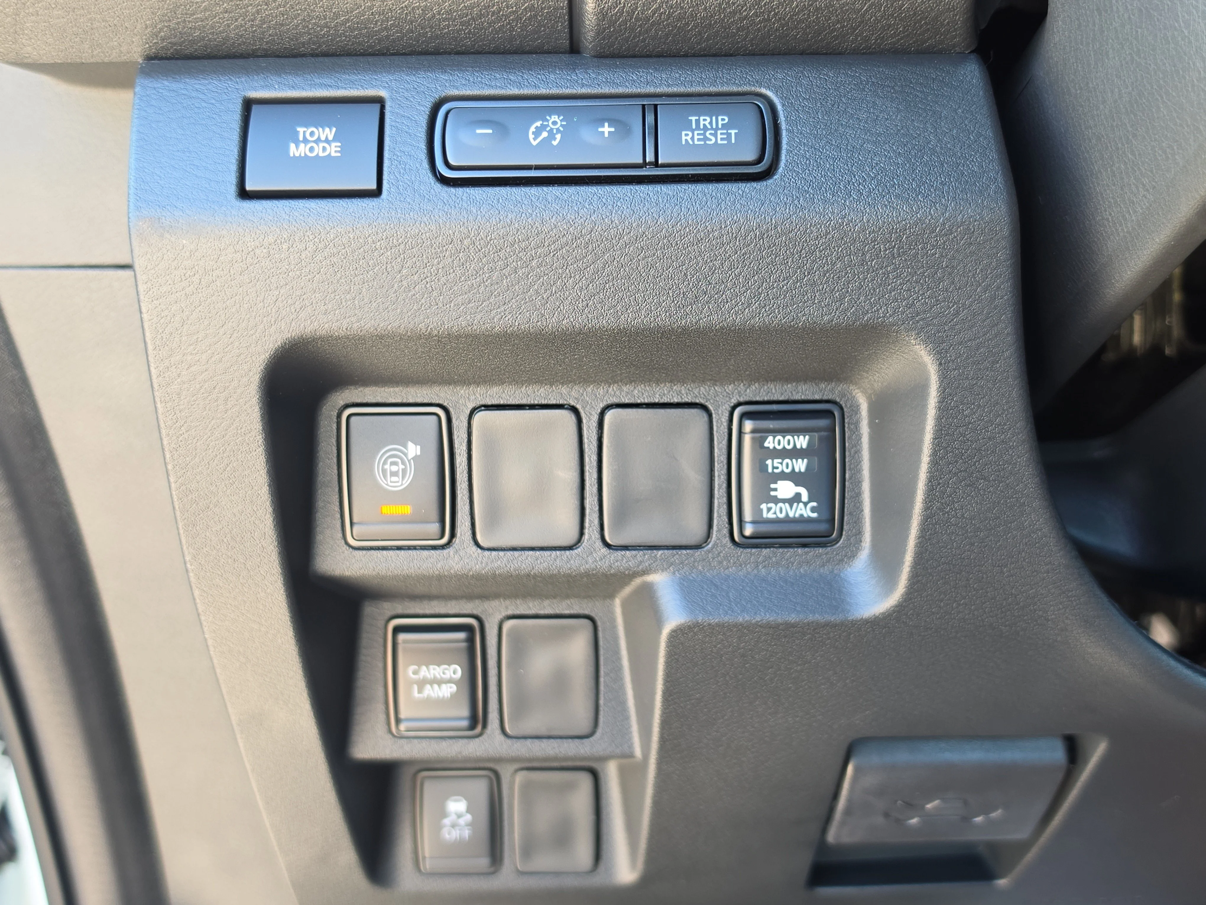 New 2026 Glacier White Nissan Crew Cab SV image 29