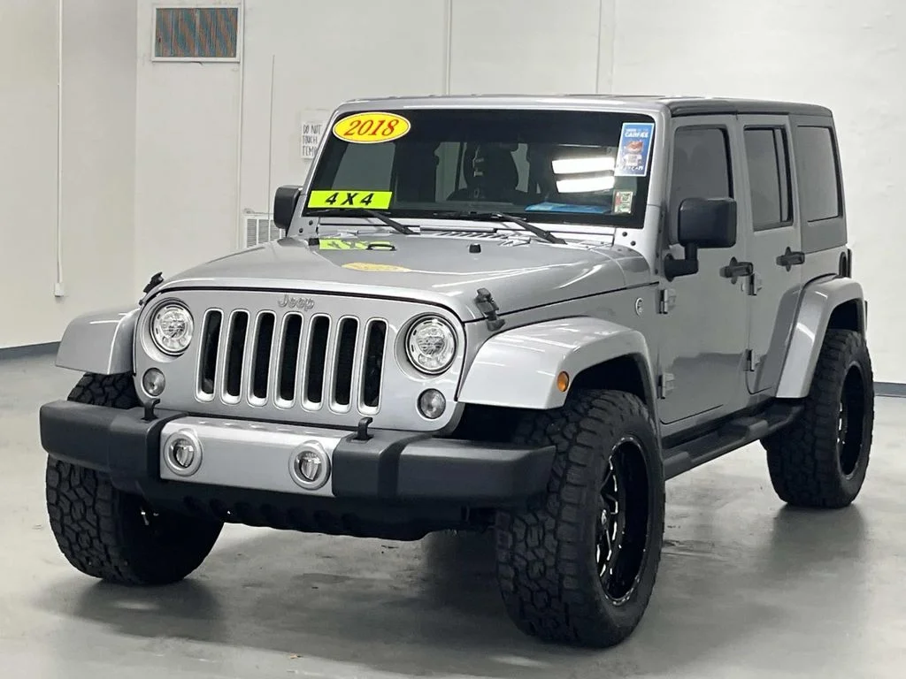 Used 2018 Billet Silver Metallic Clearcoat Jeep Sahara 4WD 3.6L HARD TOP image 4