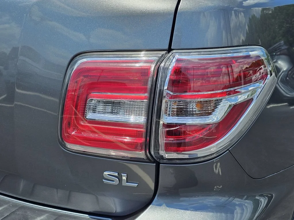Used 2018 Gun Metallic Nissan SL image 44