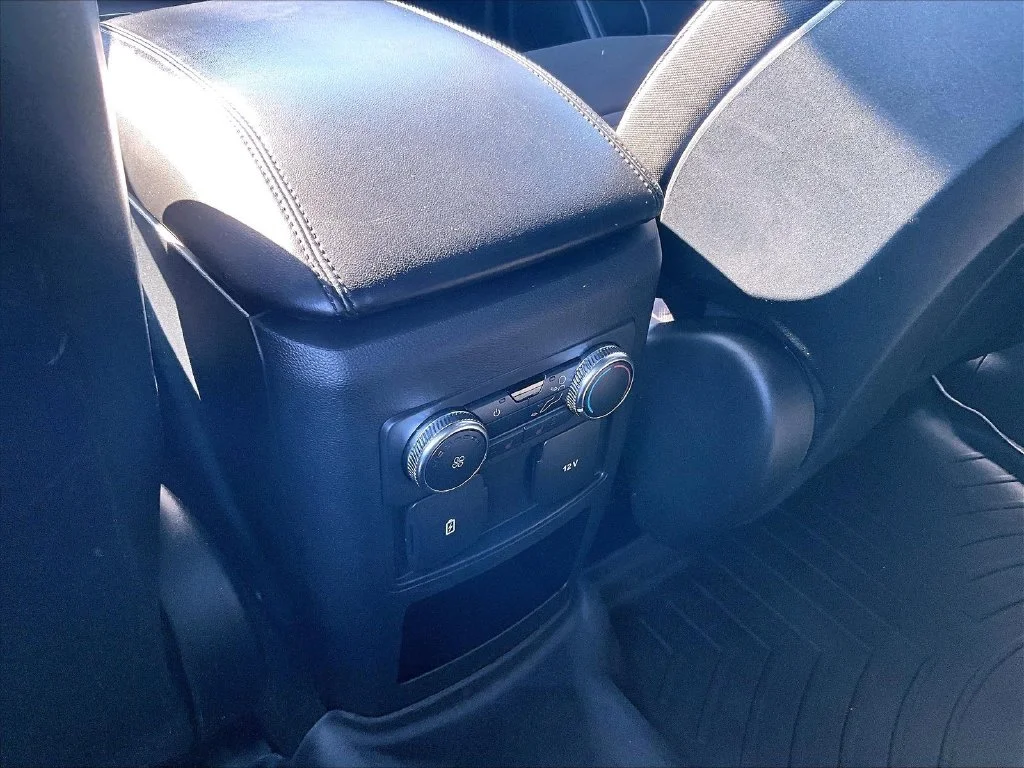 Used 2020 Blue Ford XLT image 32