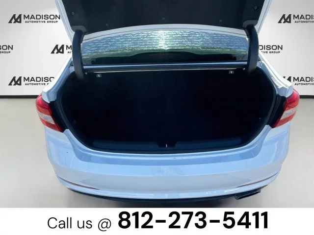 Used 2016 White Hyundai SE image 23
