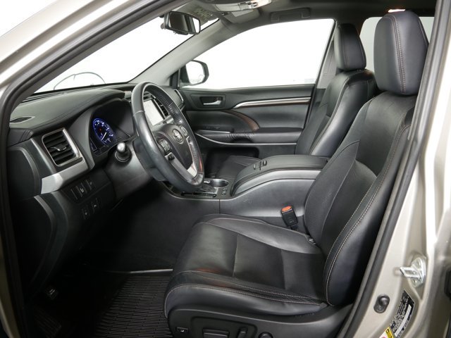 Used 2015 Creme Brulee Mica Toyota Limited image 9