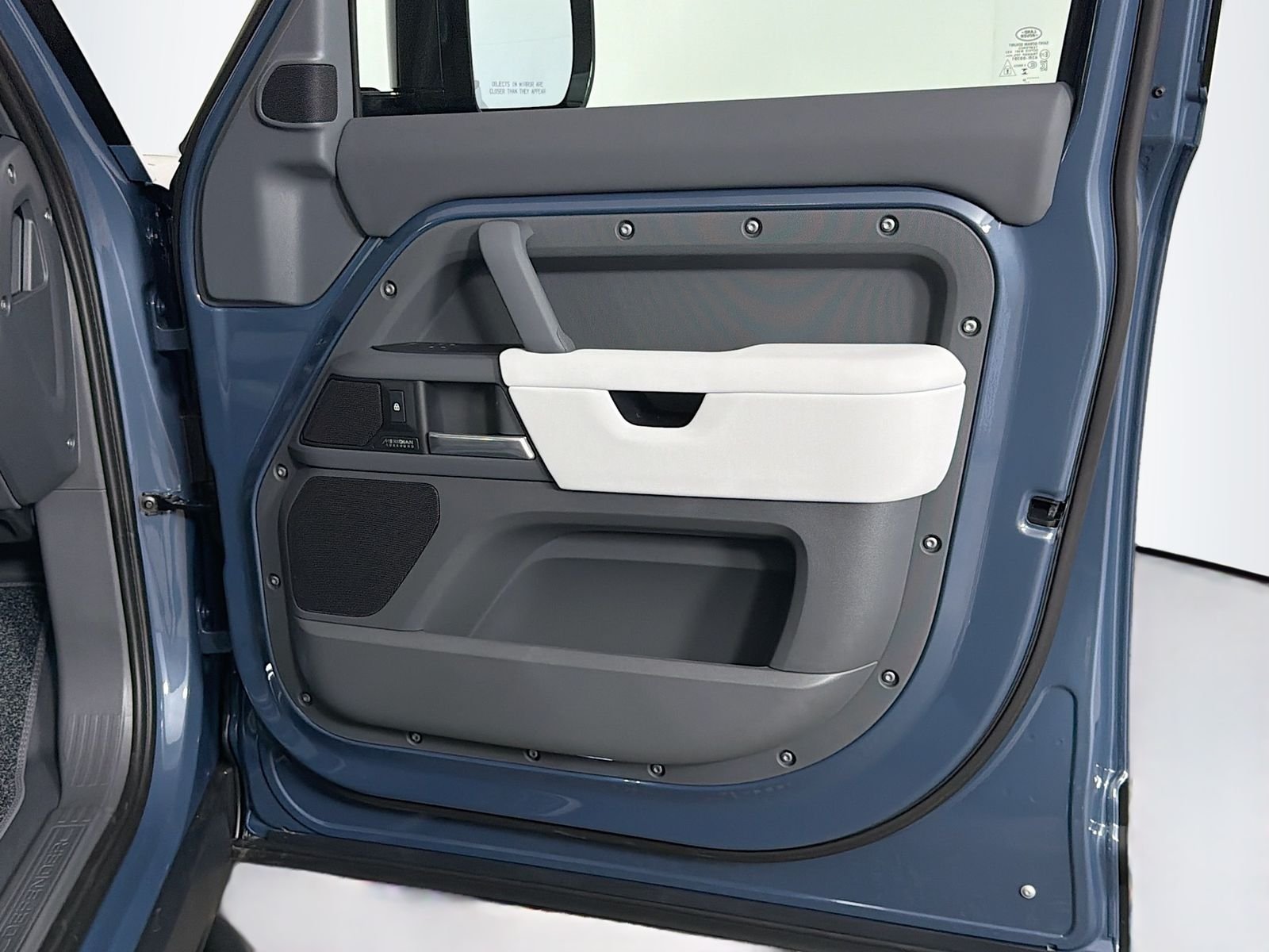 New 2026 Tasman Blue Land Rover X-Dynamic SE image 32