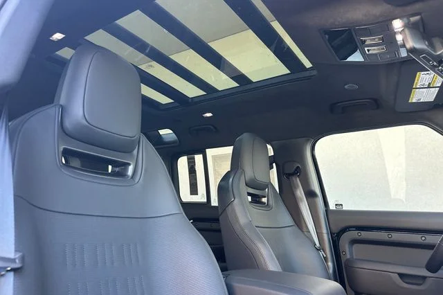 New 2026 Narvik Black Land Rover  image 16