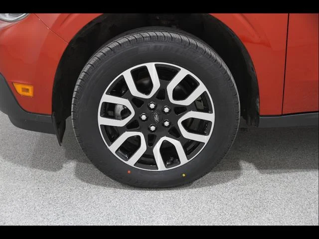 Used 2022 Hot Pepper Red Metallic Tinted Clearcoat Ford Lariat image 45