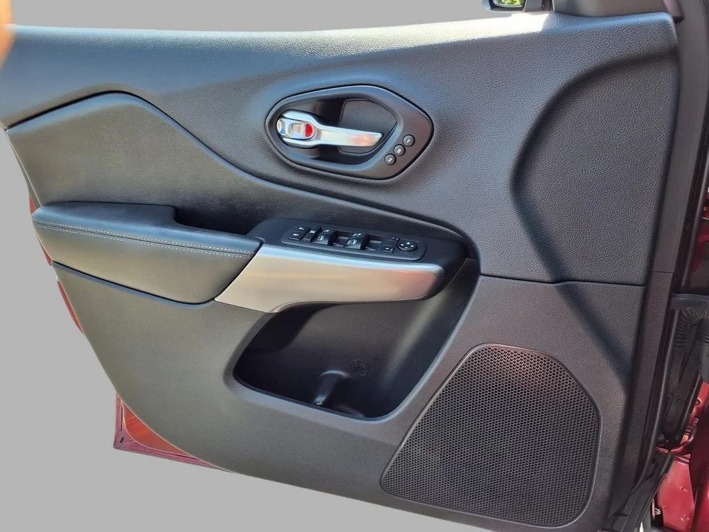 Used 2019 Red Jeep Limited image 19