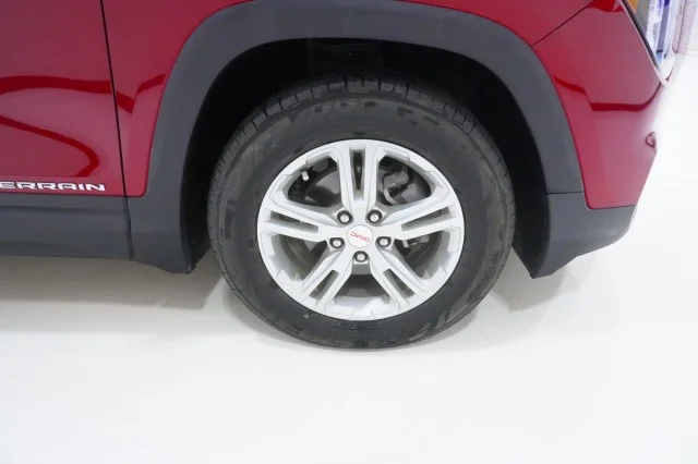 Used 2023  GMC SLE image 5