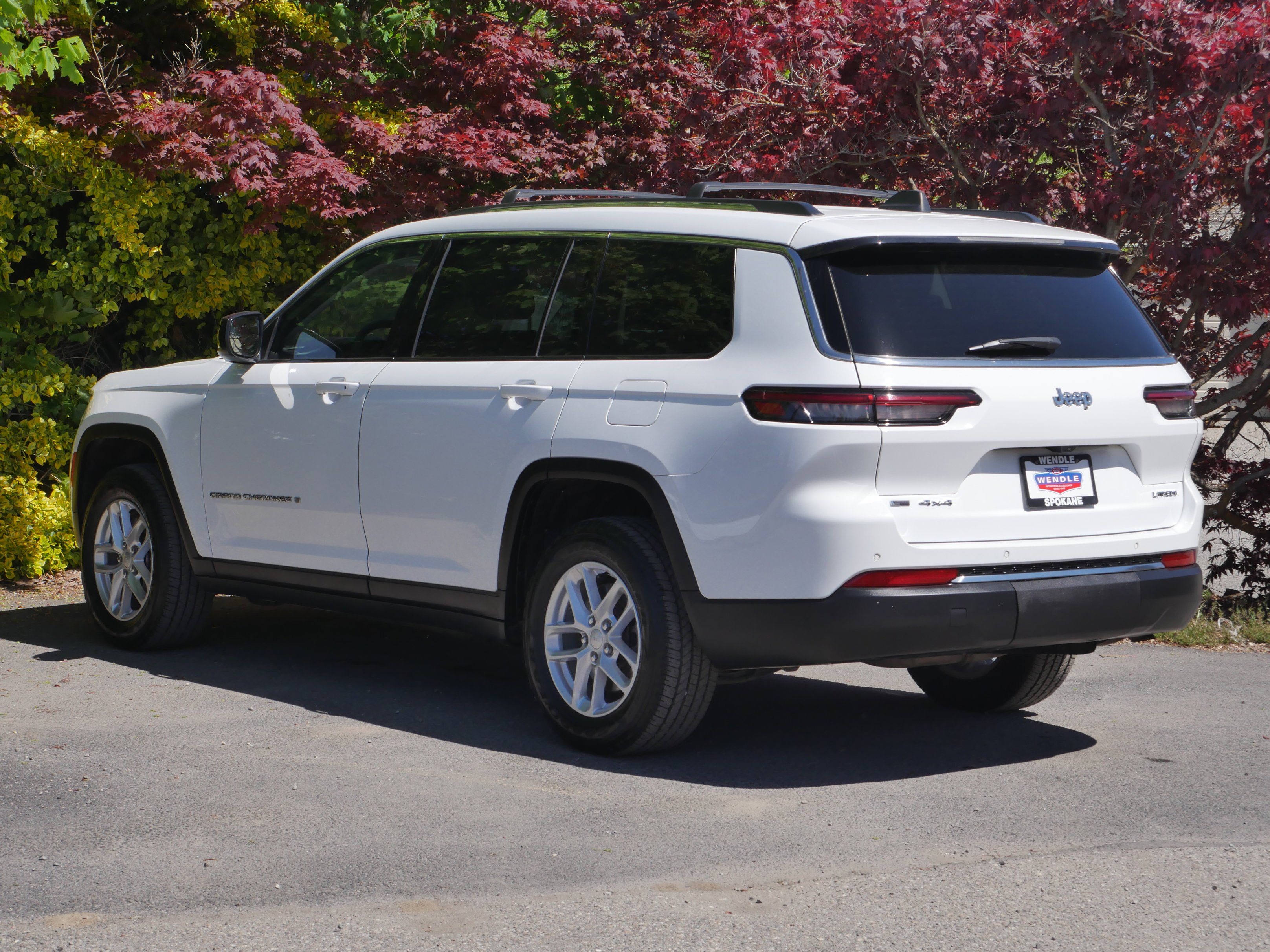 Used 2023 Bright White Clearcoat Jeep Laredo image 19