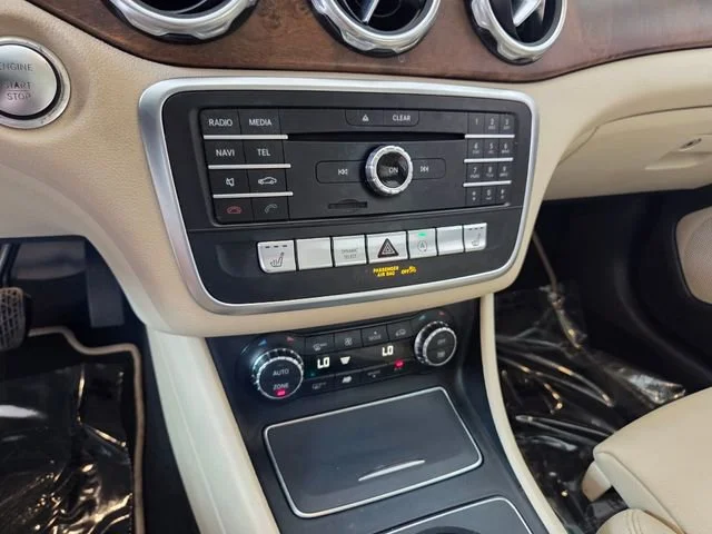 Used 2019 White Mercedes-Benz GLA 250 image 24
