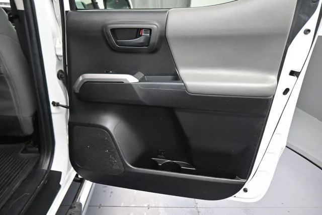Used 2022 White Toyota SR5 image 65