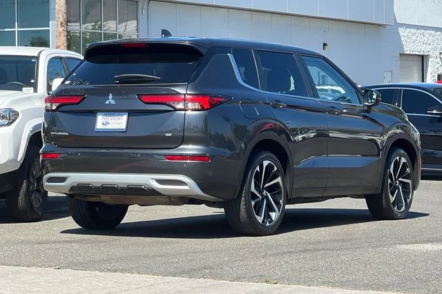 Used 2024  Mitsubishi SE image 4