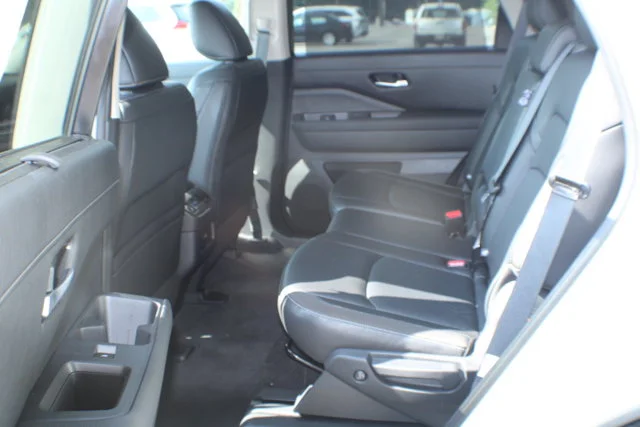 Used 2024 Pearl White Tricoat Nissan SL image 15