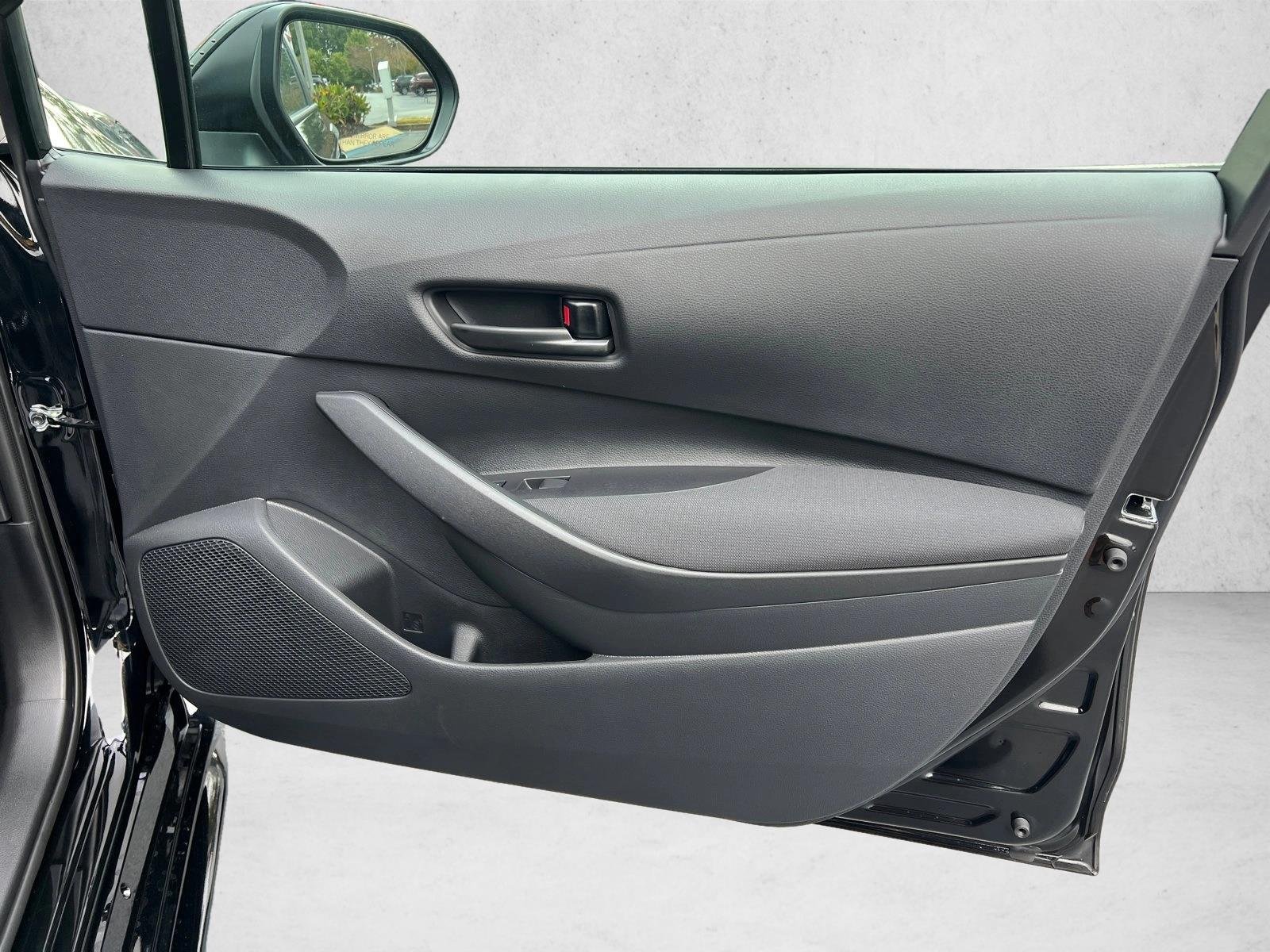 2026 Toyota Corolla LE - Photo 14