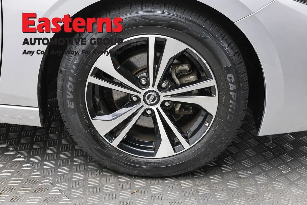 Used 2022 Silver Nissan SV image 31
