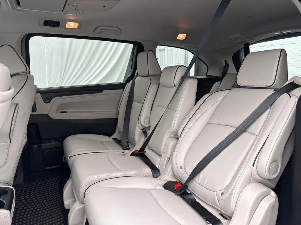 New 2026 Solar Silver Metallic Honda Touring image 16