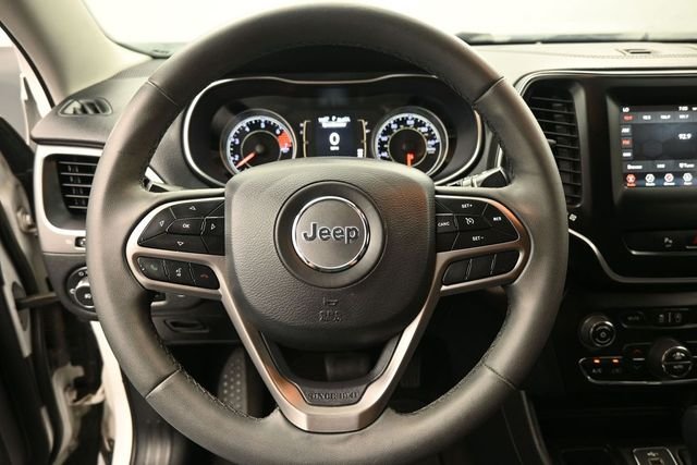 Used 2020 White Jeep Latitude Plus image 3