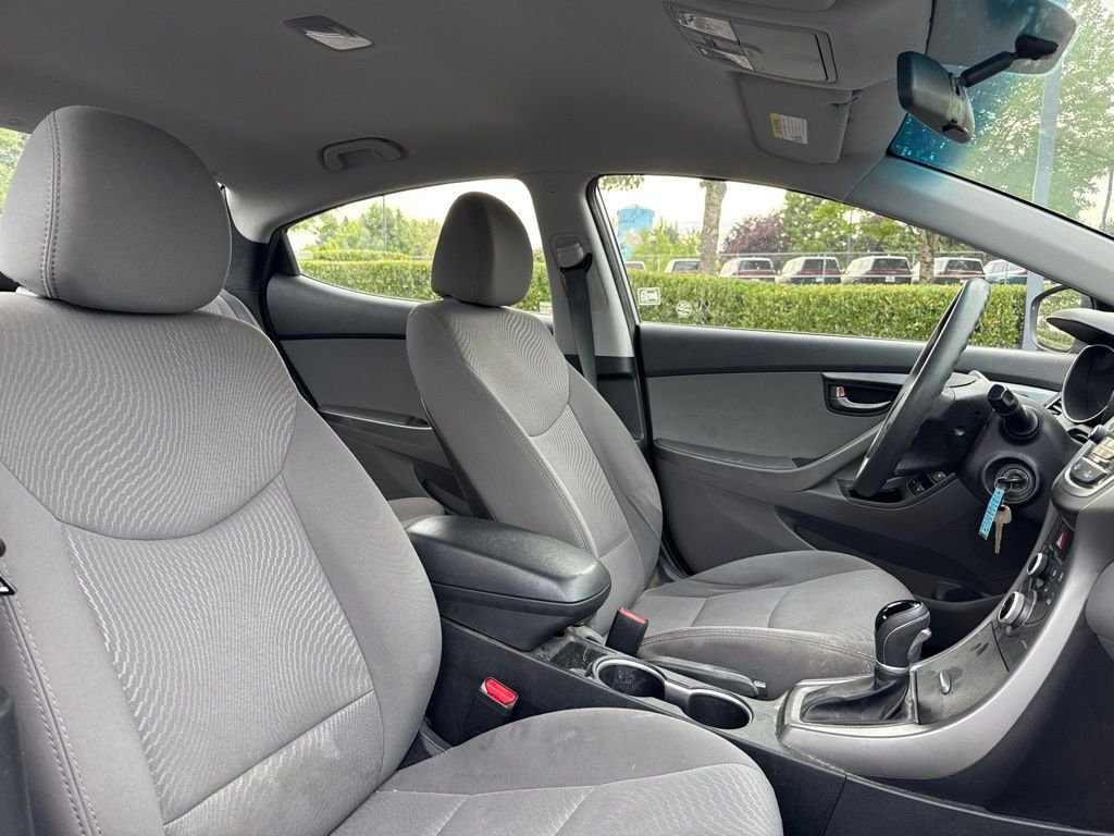 Used 2016 Shale Gray Metallic Hyundai SE image 19