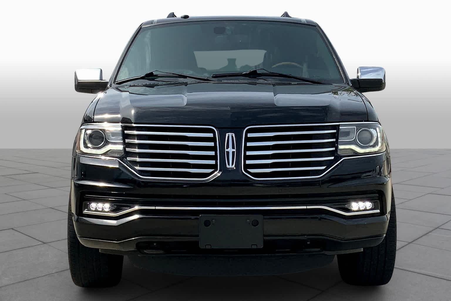 Used 2016 Black Velvet Lincoln Select image 3