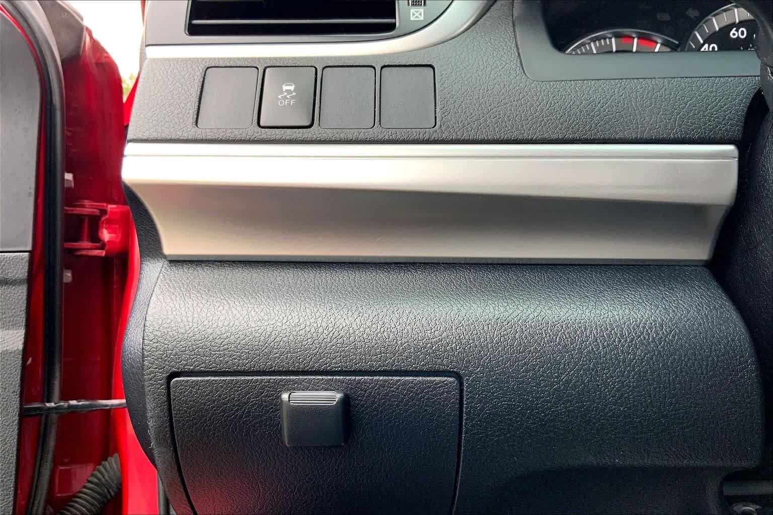 Used 2014 Barcelona Red Metallic Toyota SE image 33