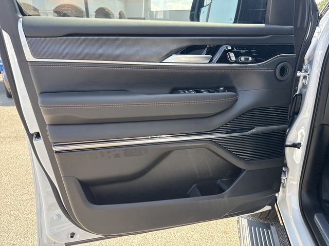 New 2026 White Jeep Summit Reserve image 10