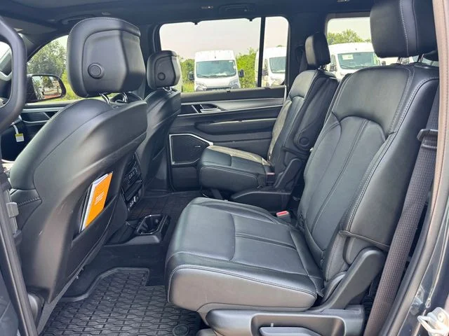 Certified Used 2025  Jeep Series II image 21