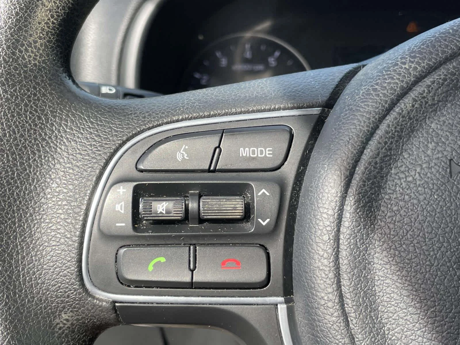Used 2019 Sparkling Silver Kia LX image 27