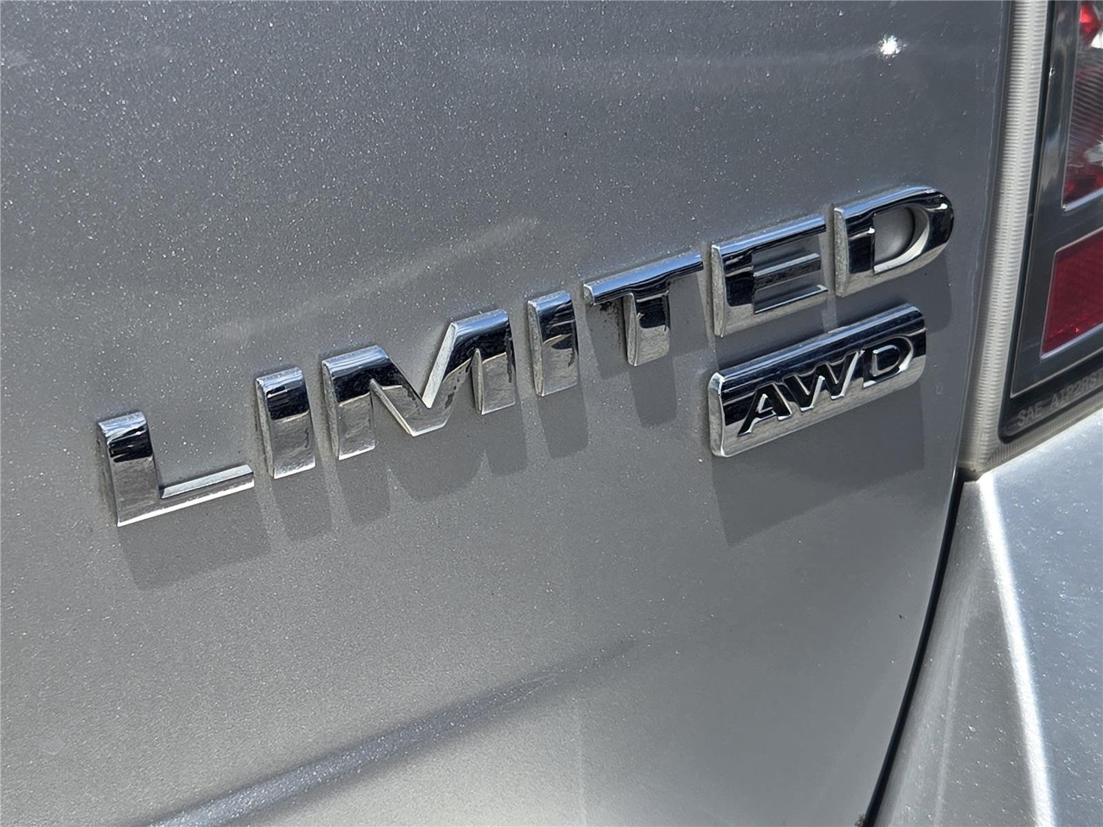 Used 2010 Ingot Silver Metallic Ford Limited image 12