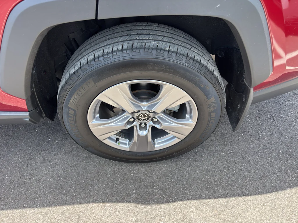 Used 2024 Ruby Flare Pearl Toyota XLE image 4