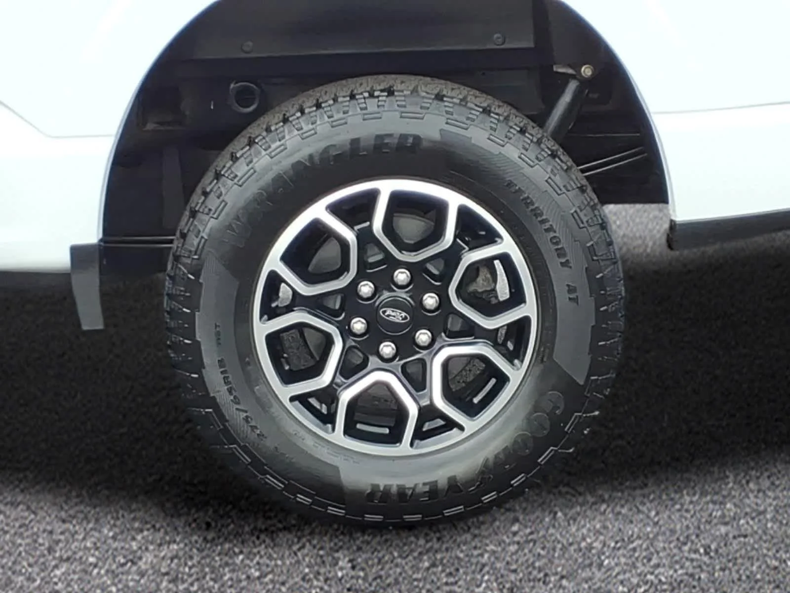 Used 2022 Oxford White Ford XLT image 3
