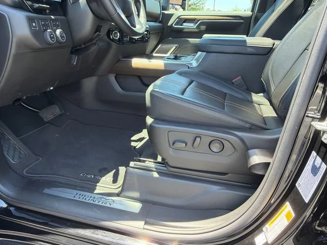 Used 2025 Black Chevrolet High Country image 9