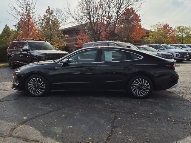 Used 2024 Black Hyundai Limited image 4