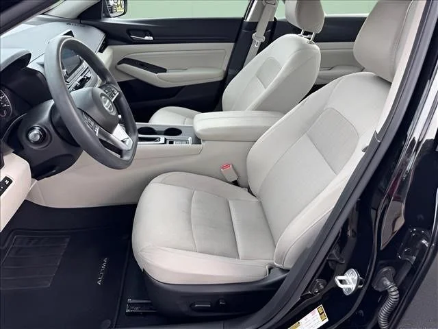 Used 2020 Black Nissan 2.5 S image 5