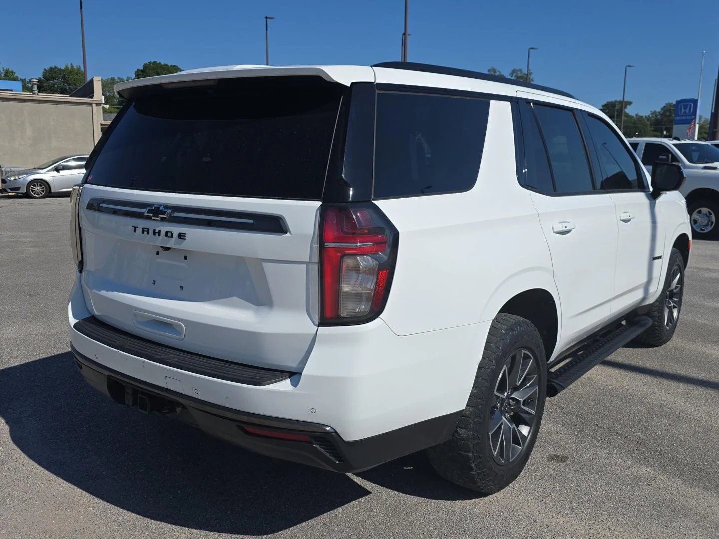 Used 2021 Summit White Chevrolet Z71 image 3