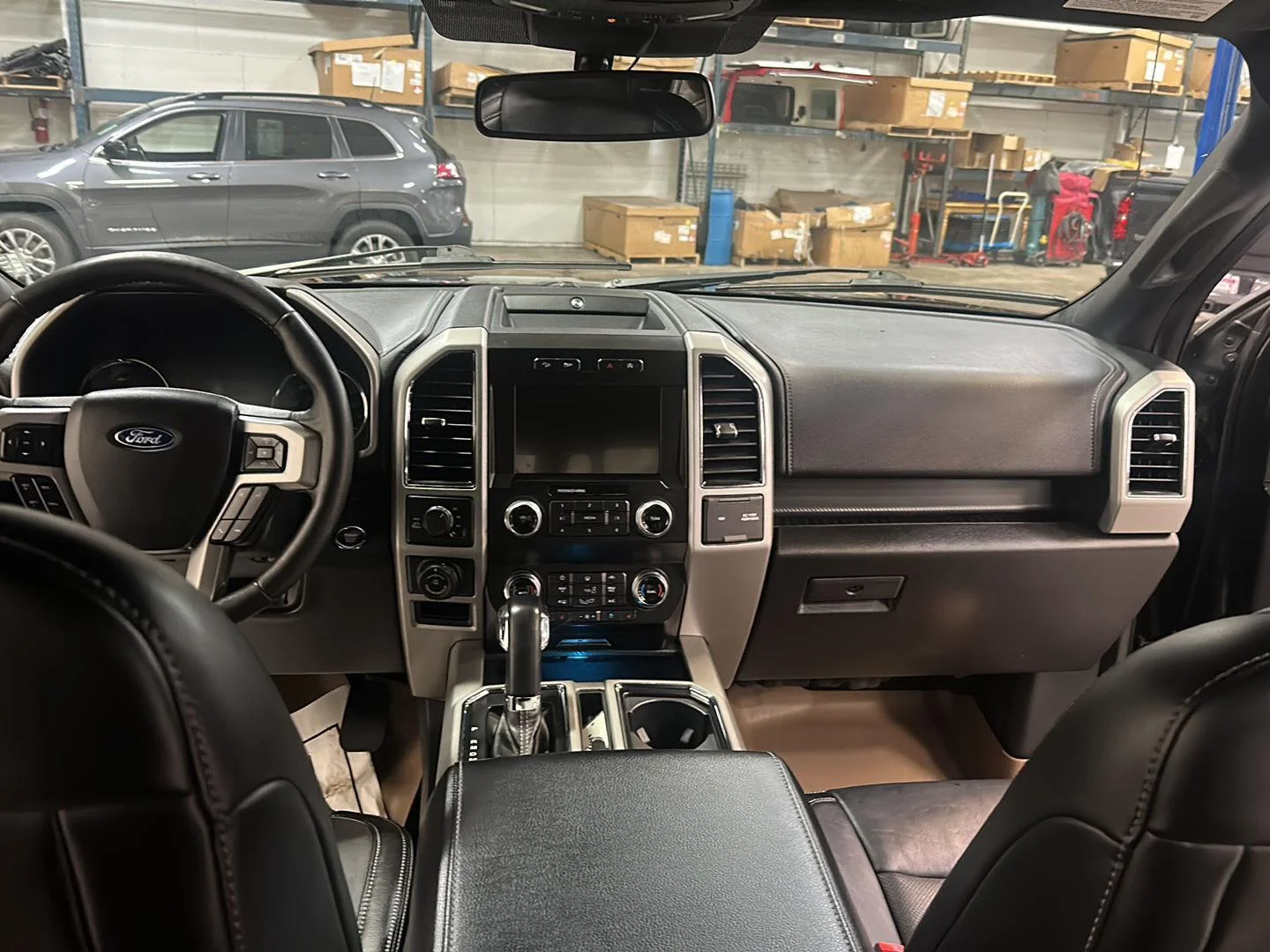 Used 2019 Agate Black Metallic Ford LARIAT image 27