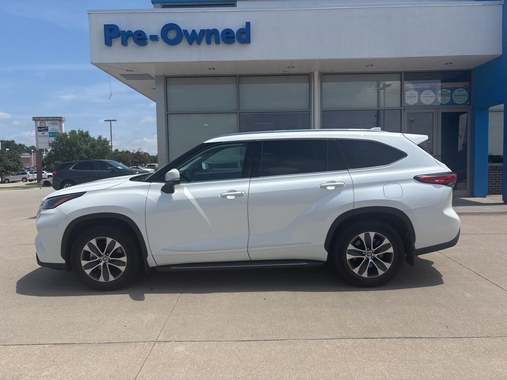 Used 2021 Blizzard Pearl Toyota XLE image 8