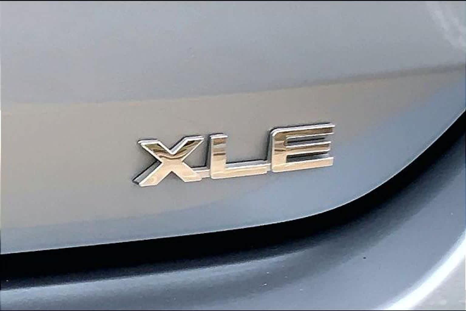 Used 2023 Moon Dust Toyota XLE image 10
