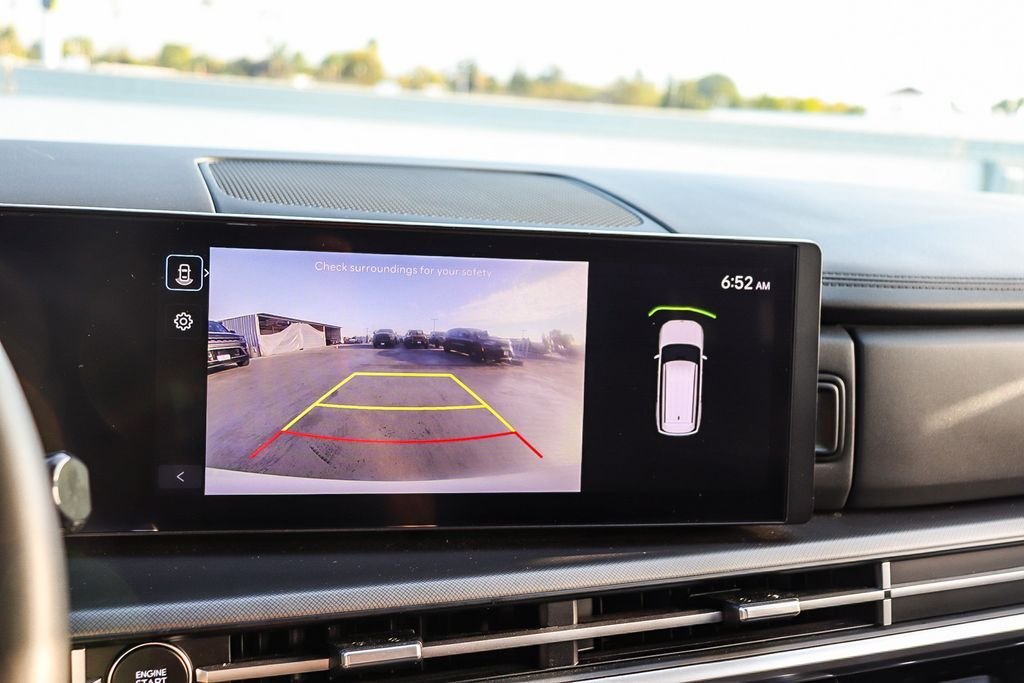 Used 2025 White Hyundai SEL image 26