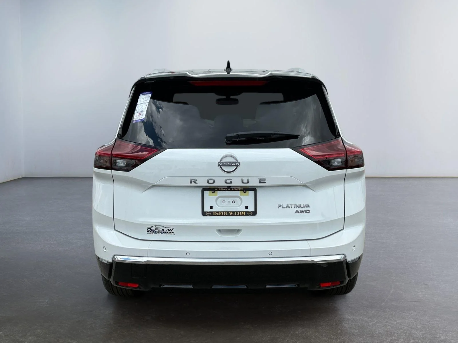 New 2026 Everest White Pearl/Super Black Nissan Platinum image 4