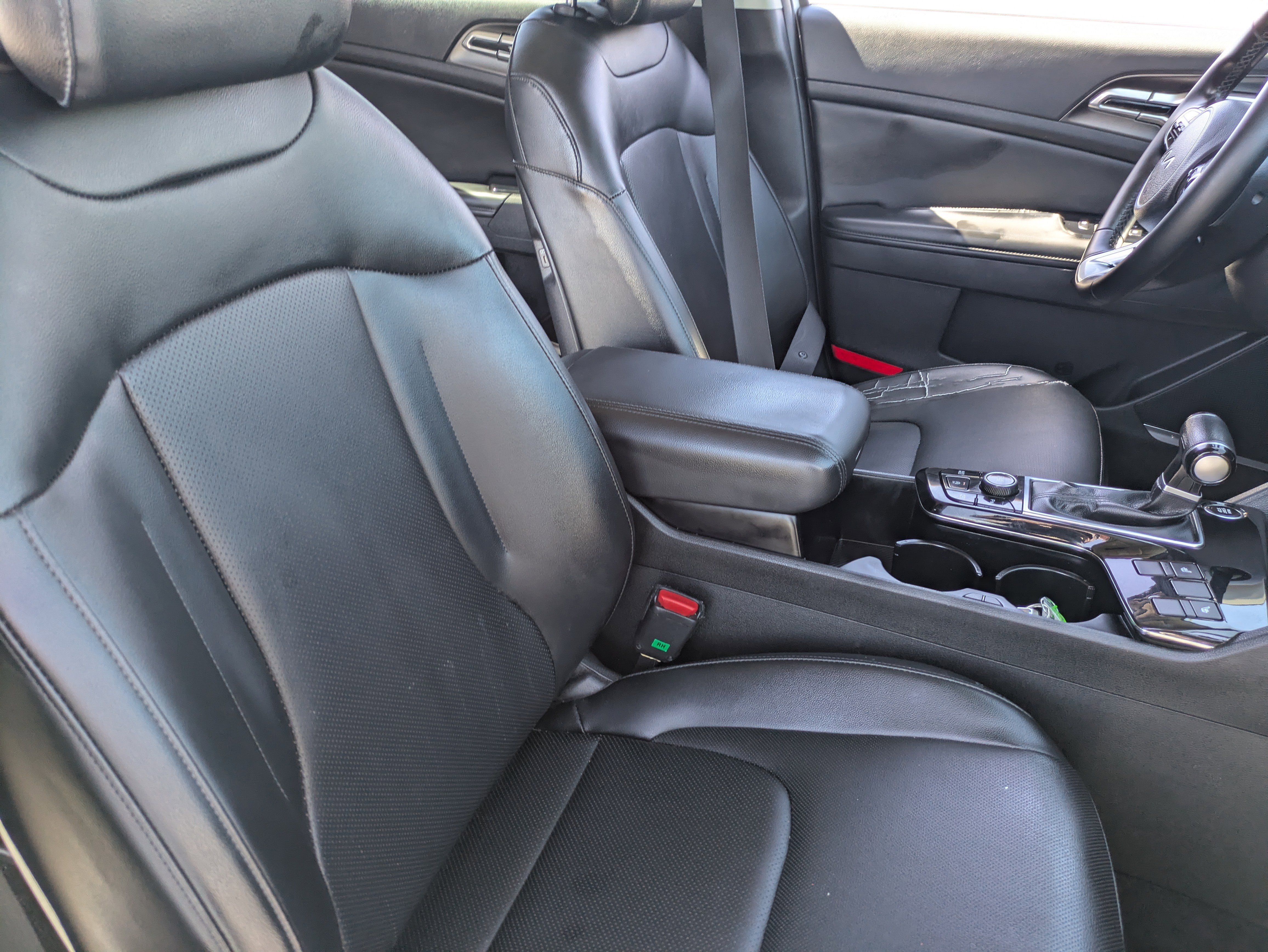 Used 2023 Glacial White Pearl Kia EX image 11
