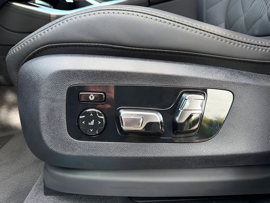 New 2026 Dravit Grey Metallic BMW sDrive40i image 11