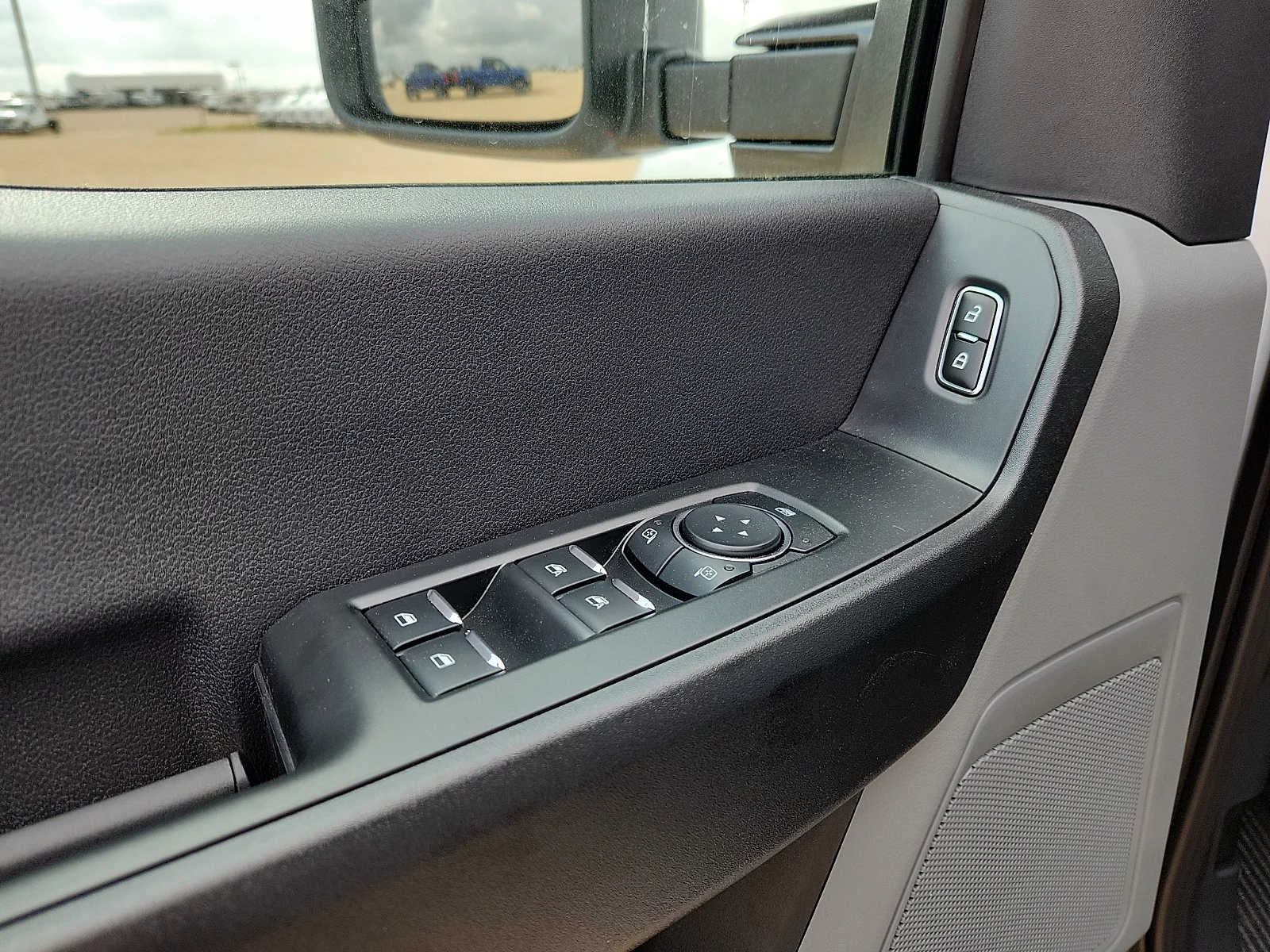 New 2026 Oxford White Ford F-250® XL image 15