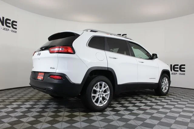 Used 2015 White Jeep Latitude image 33