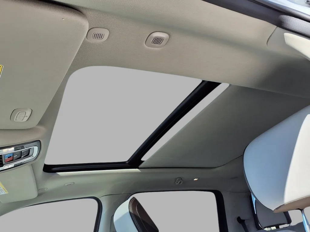 New 2026 Bright White Clear-Coat Exterior Paint RAM Laramie image 21