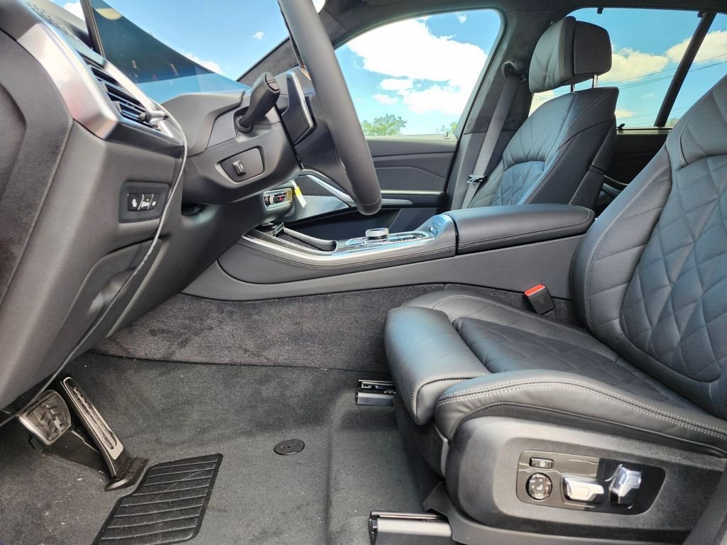 New 2026  BMW M60i image 18