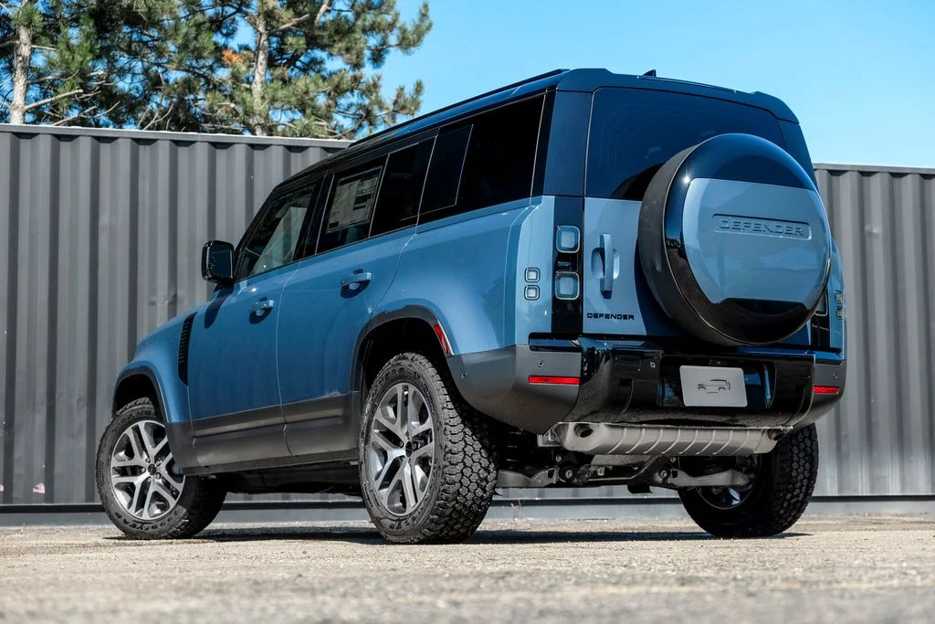 New 2026 Tasman Blue Land Rover S image 2