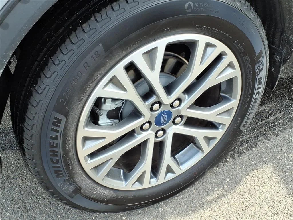 Used 2022 Silver Ford SEL image 7