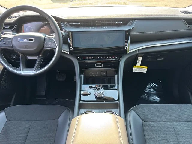 New 2026 Silver Zynith Exterior Paint Jeep Altitude image 9