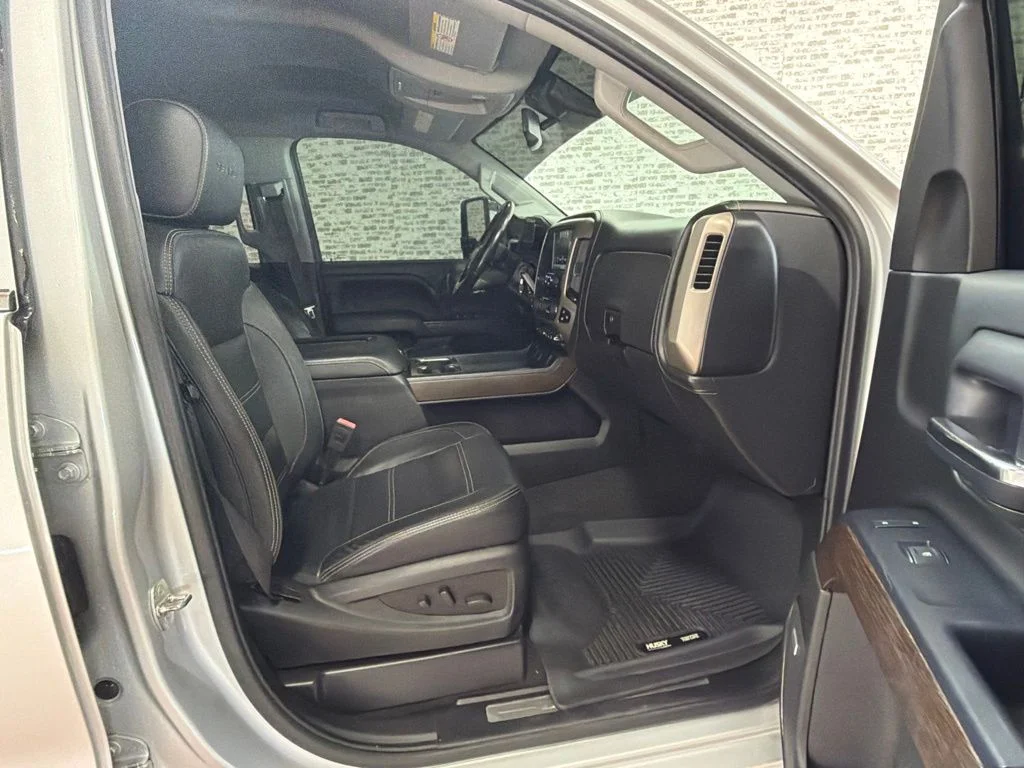 Used 2018 Quicksilver Metallic GMC Denali image 11