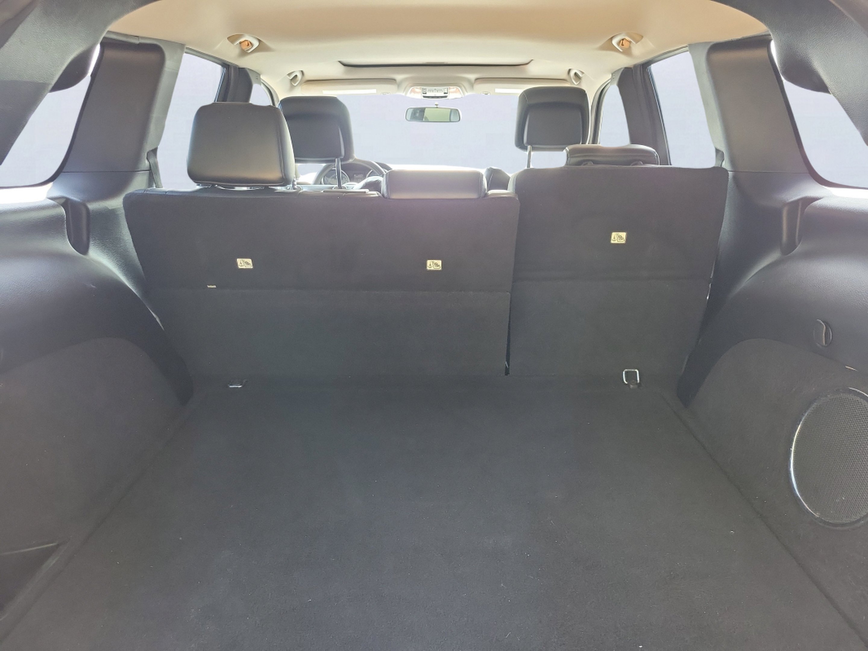 Used 2012 Mineral Gray Metallic Clearcoat Jeep Laredo image 7