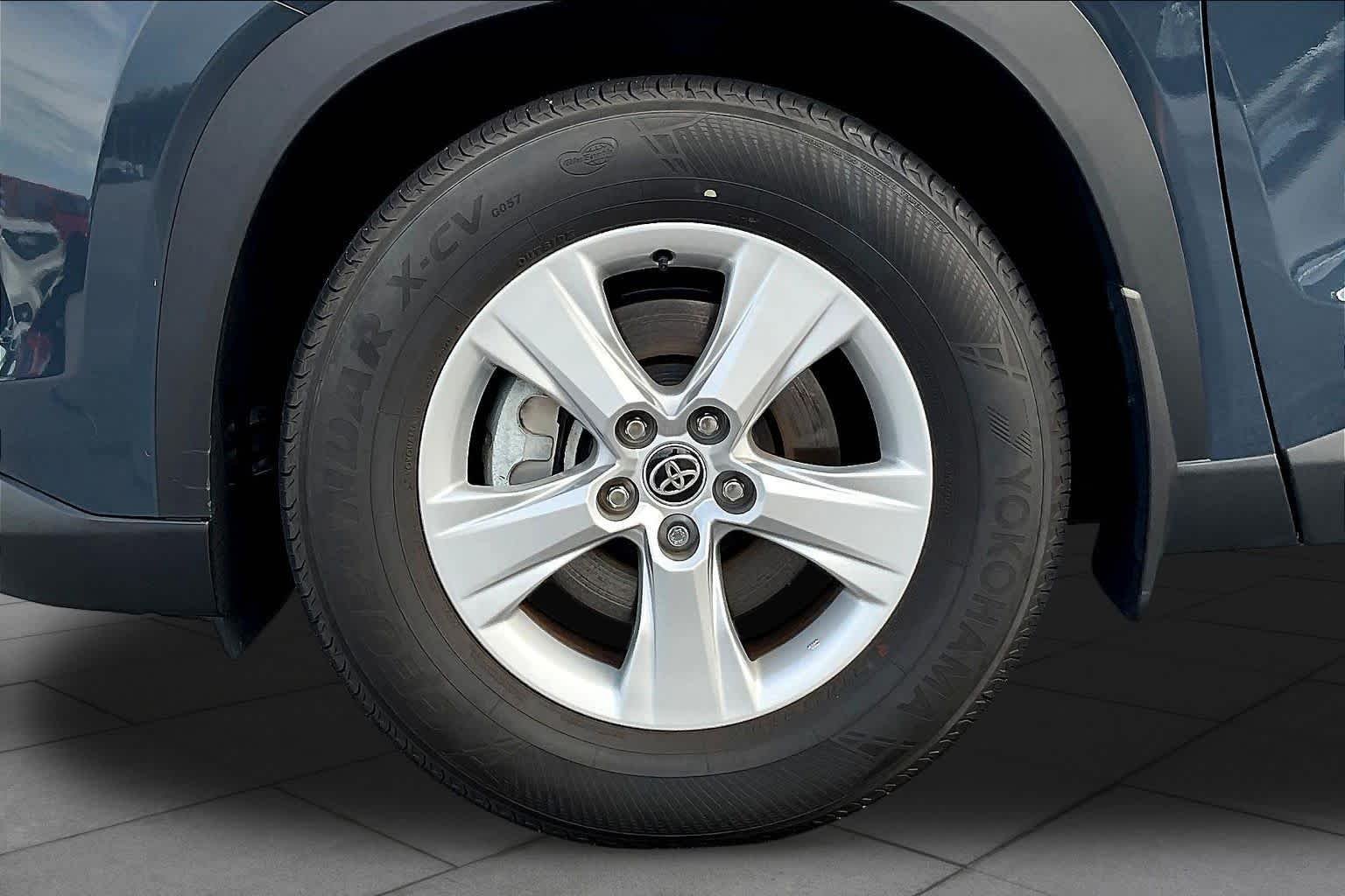 Used 2025 Storm Cloud Toyota Hybrid LE image 10
